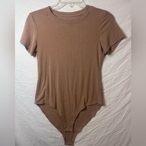 Nude Tan Short Sleeve Stretch Bodysuit Snap Closure (M/L)